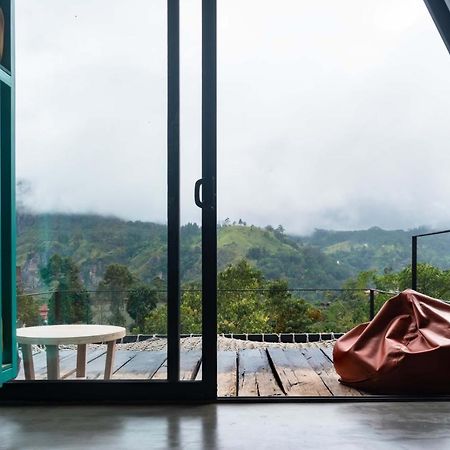 Wild Bee Hostel Элла Экстерьер фото